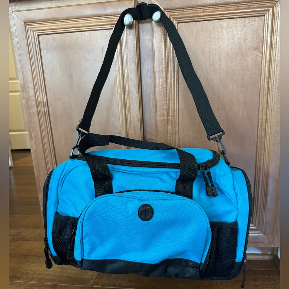 Blue Duffel Bag 19” x 11” Lightweight & Spacious Gently Used Travel/Gym Bag - Picture 11 of 11